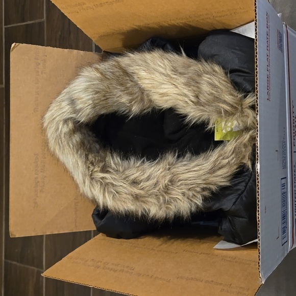 Crazy 8 Black Quilted Puffer Coat With Faux Fur Hood Size M 7-8 NWT - Picture 6 of 6